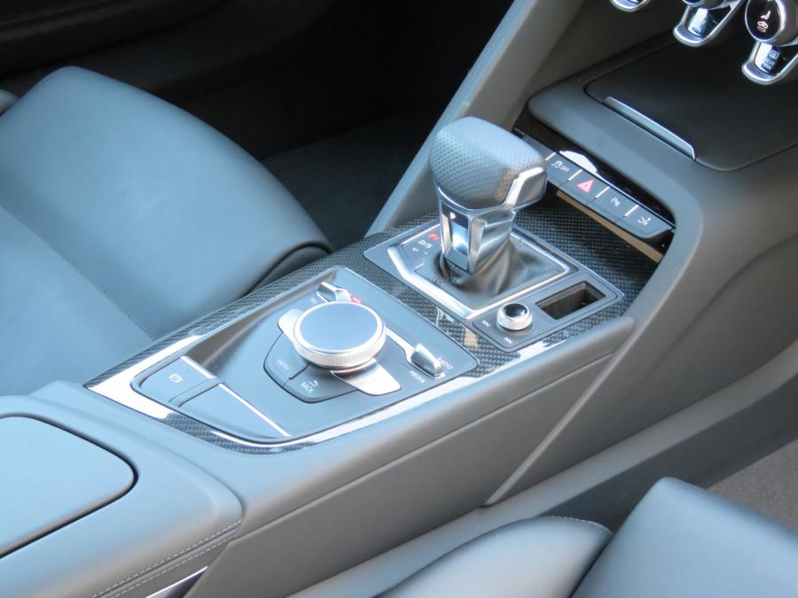 Детали интерьера Audi R8 RWS 2018 года  (фото 53 из 70)